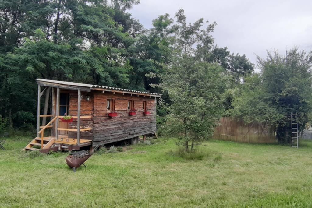 Charmante Roulotte Atypique Jaujac Exterior foto